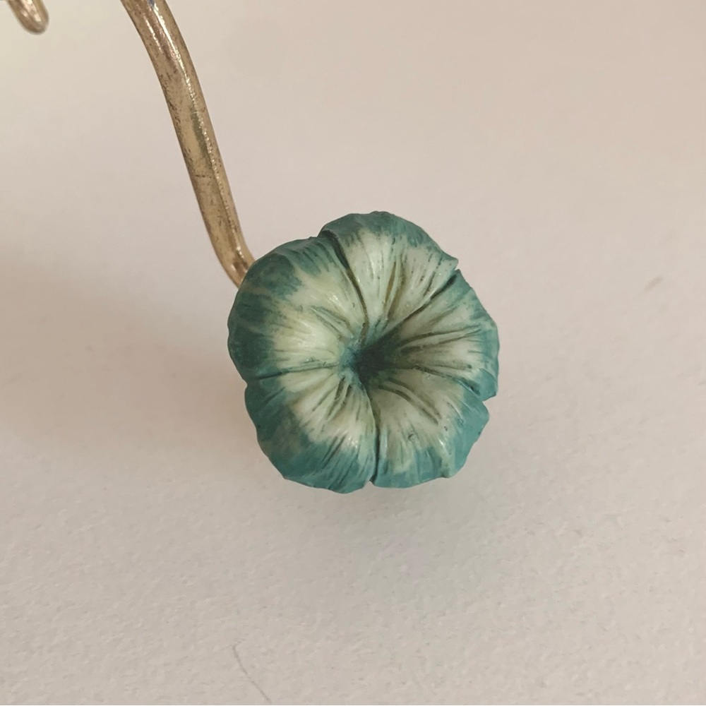 Flower hook - Picture 3 of 12